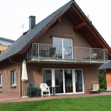 Feriehus 19 Og - Gemuetliche Ferienwohnung Mit Kamin Direkt Am See In Röbel