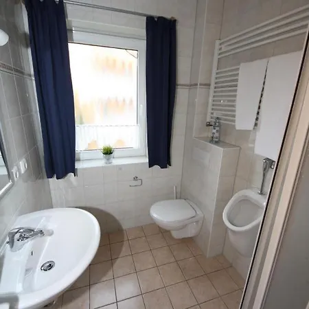 19 Og - Gemuetliche Ferienwohnung Mit Kamin Direkt Am See In